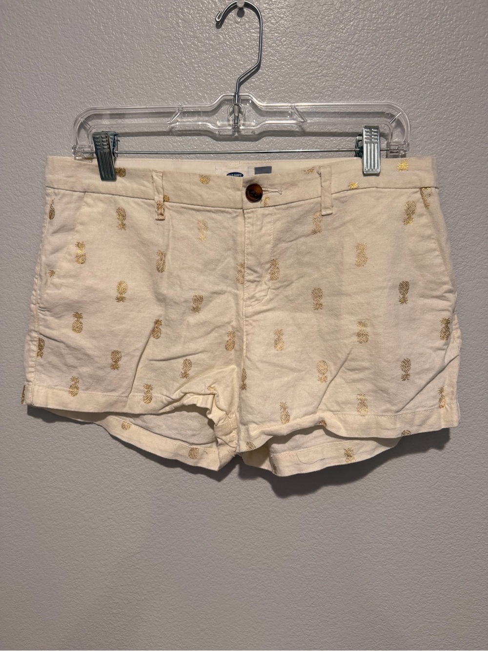 Old Navy Cream Shorts with Gold Pineapple Size 8